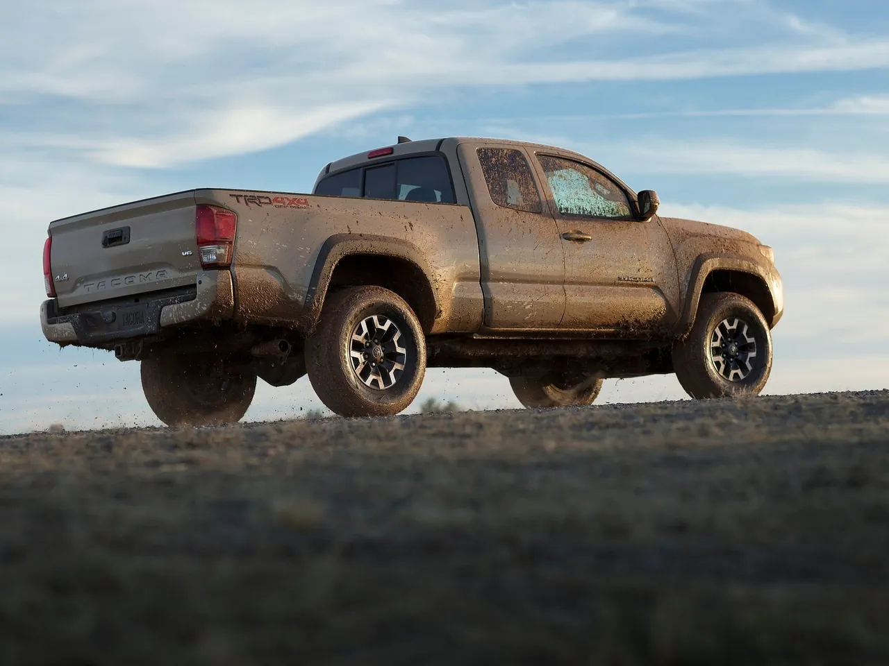 Toyota Tacoma TRD Off-Road (2016) – zadní tříčtvrteční pohled