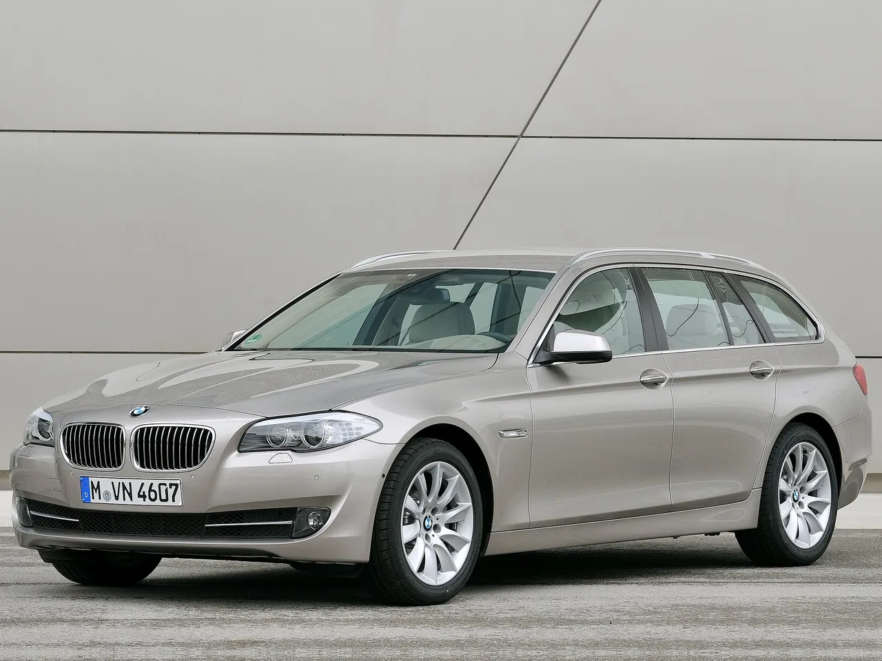 BMW 5-Series Touring (2011)