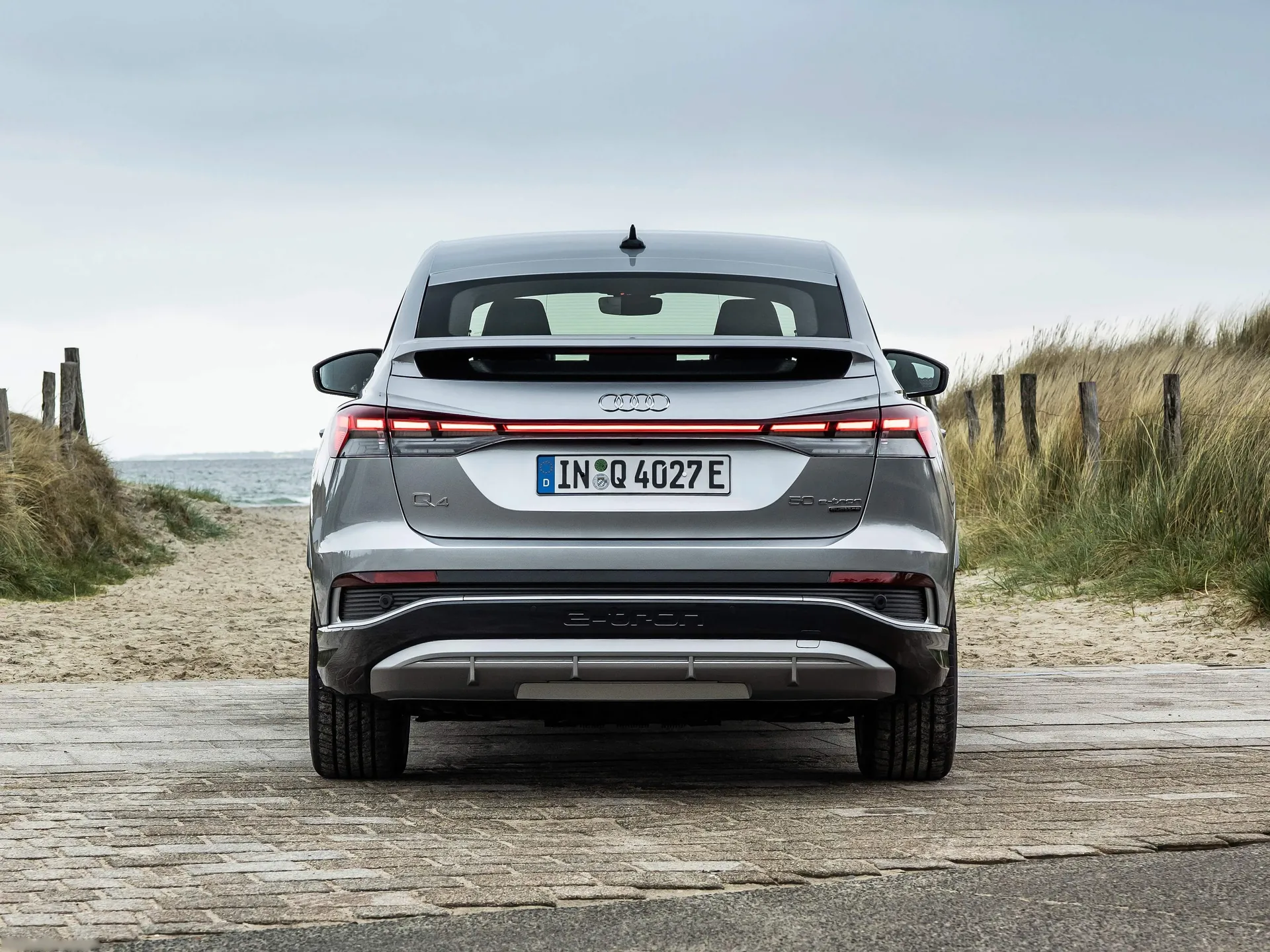 Audi Q4 Sportback e-tron (2022) – zezadu