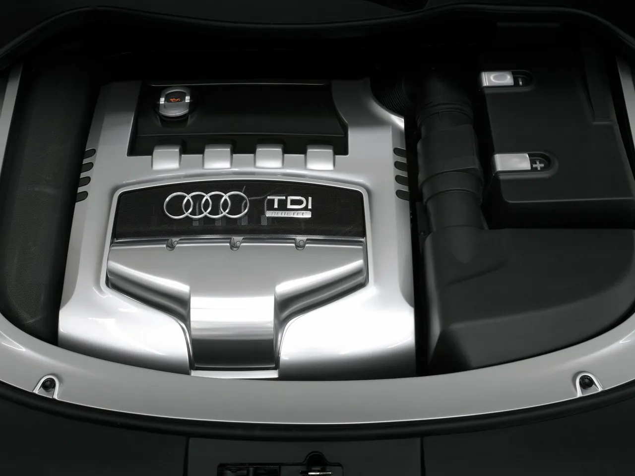 Audi Cross Coupe quattro Concept (2007) – motorový prostor