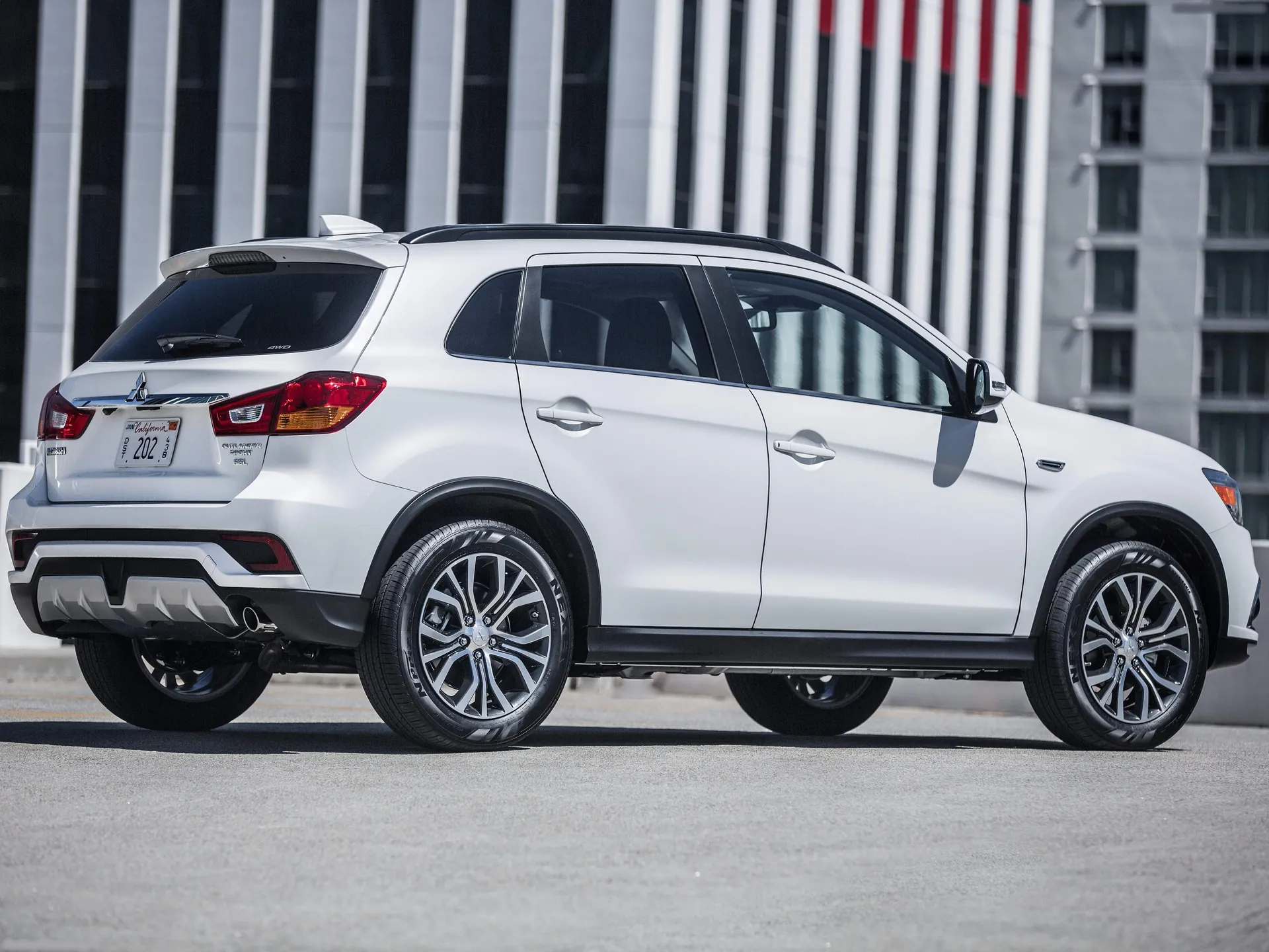 Mitsubishi Outlander Sport (2018) – zadní tříčtvrteční pohled