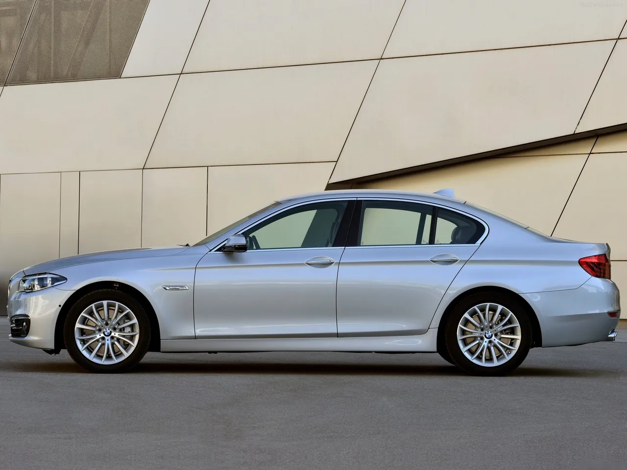 BMW 5-Series (2014) – boční profil