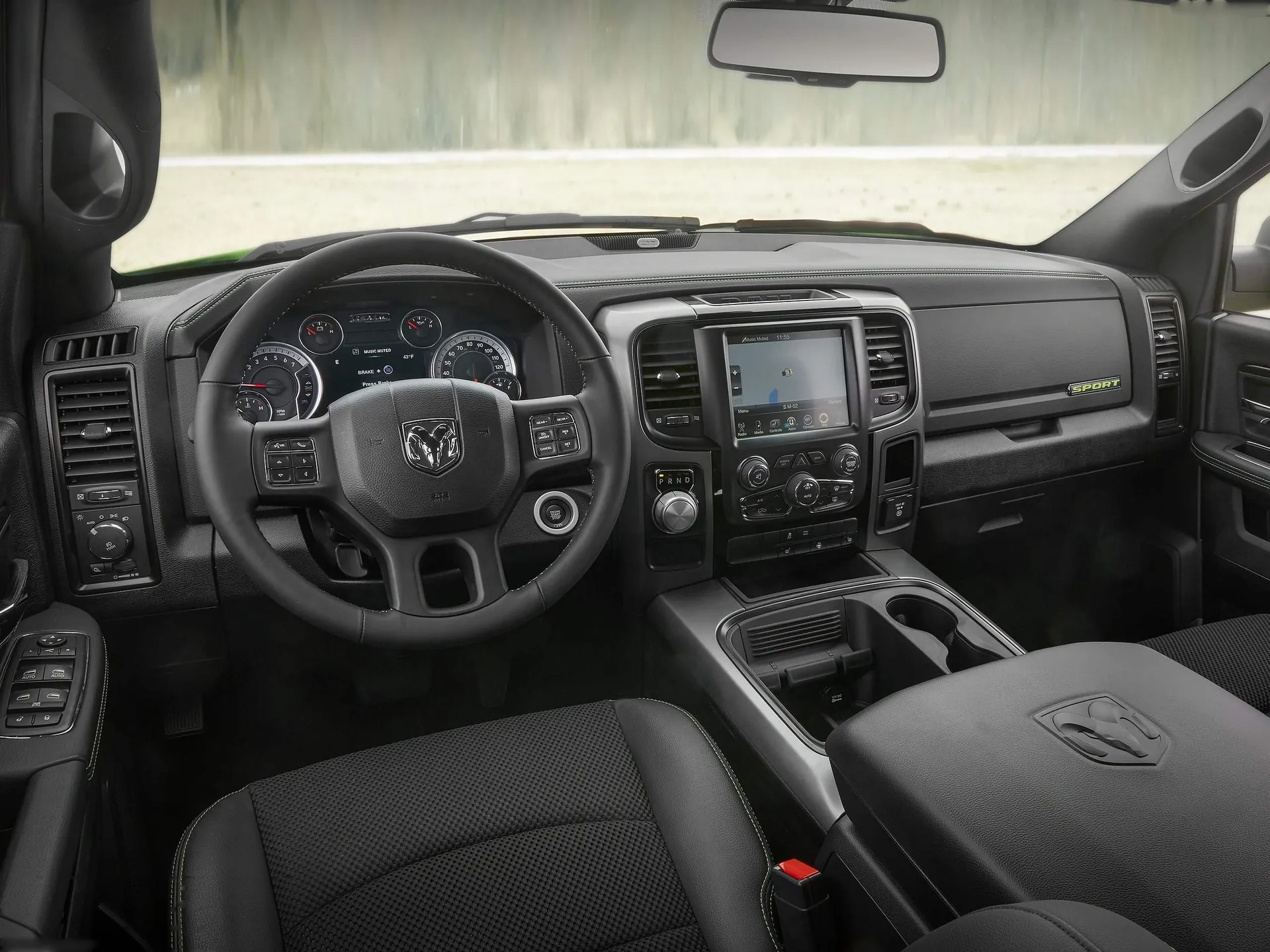 Ram 1500 Sublime Sport (2017) – interiér