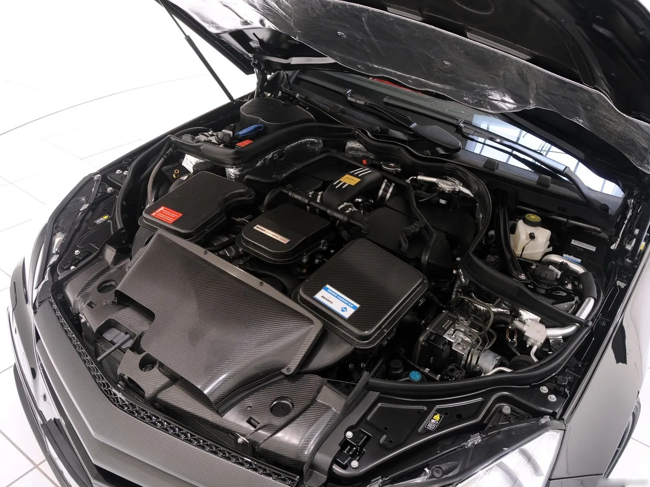 Brabus E V12 Cabriolet (2011) – motorový prostor