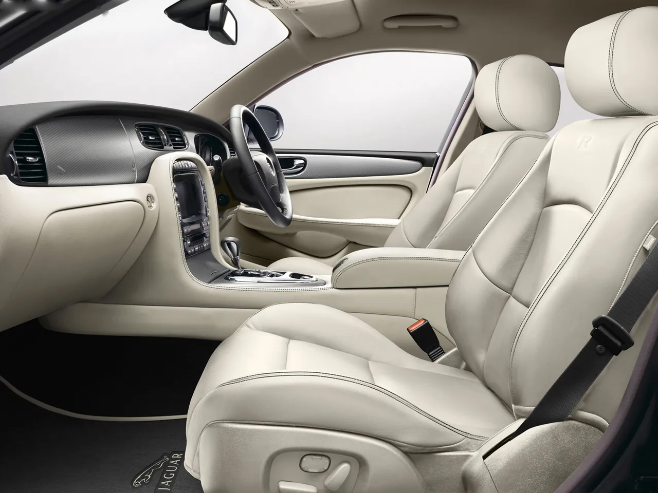 Jaguar XJR Portfolio (2007) – interiér