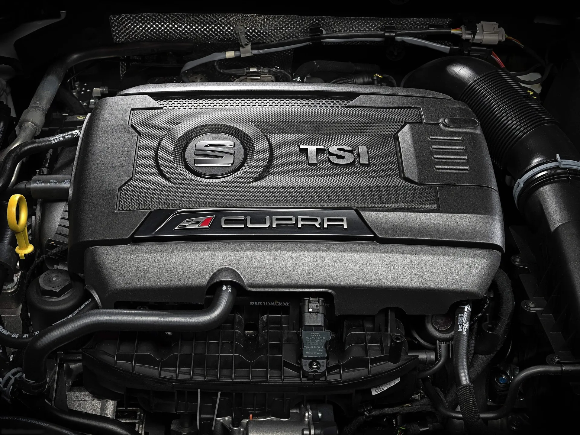 Seat Leon SC Cupra (2017) – motorový prostor