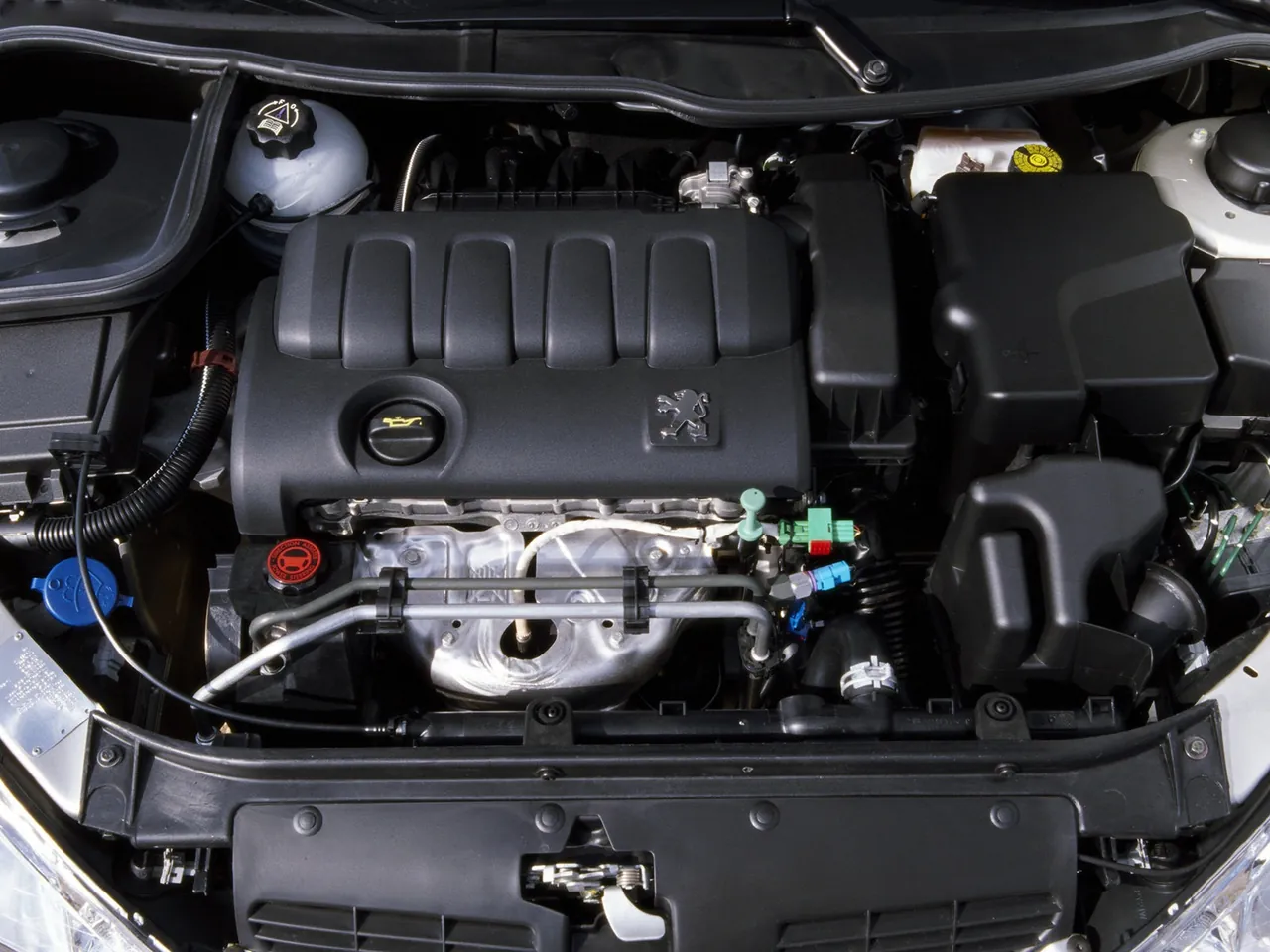 Peugeot 206 (2003) – motorový prostor