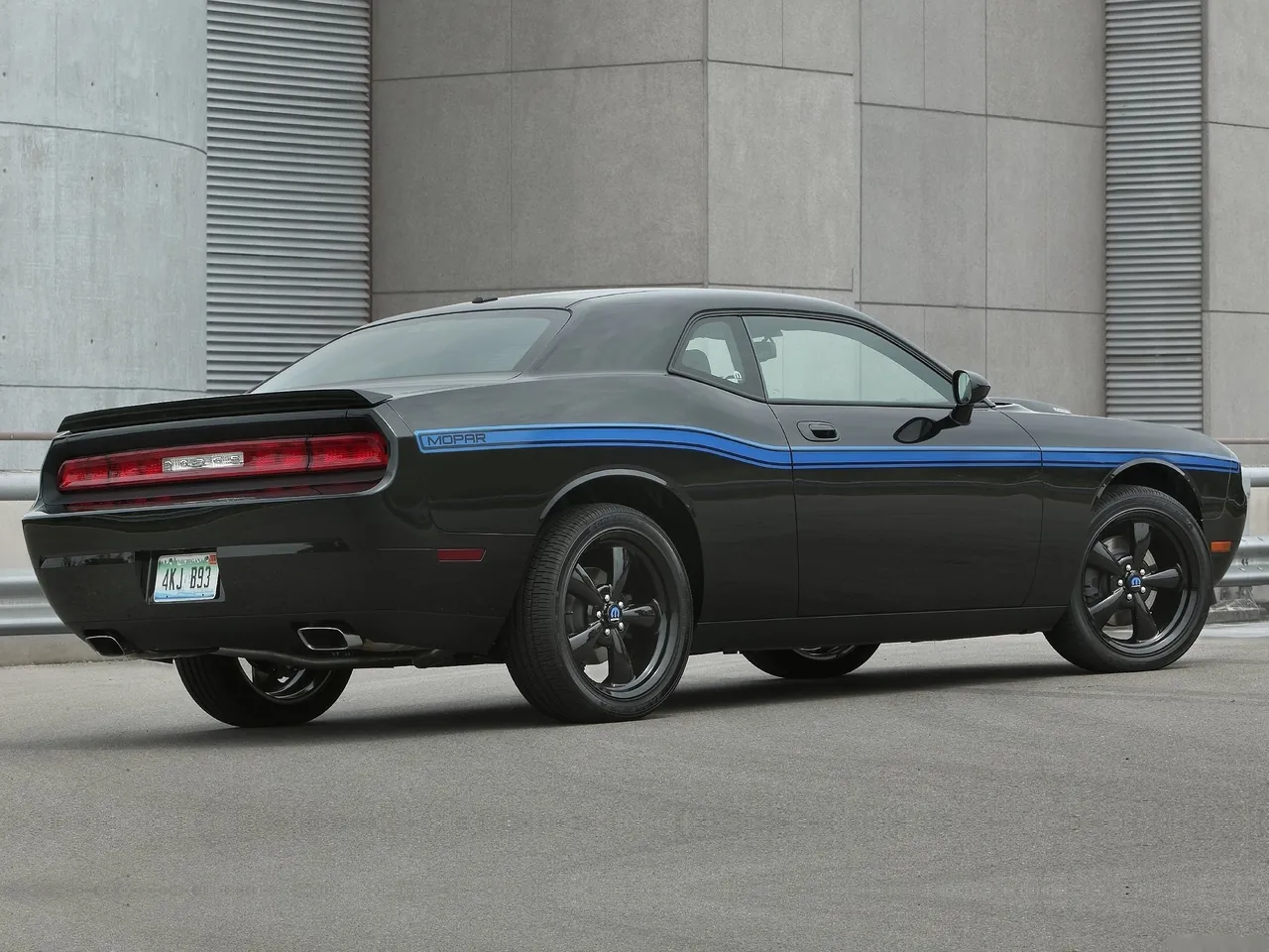 Dodge Challenger Mopar (2010) – zadní tříčtvrteční pohled