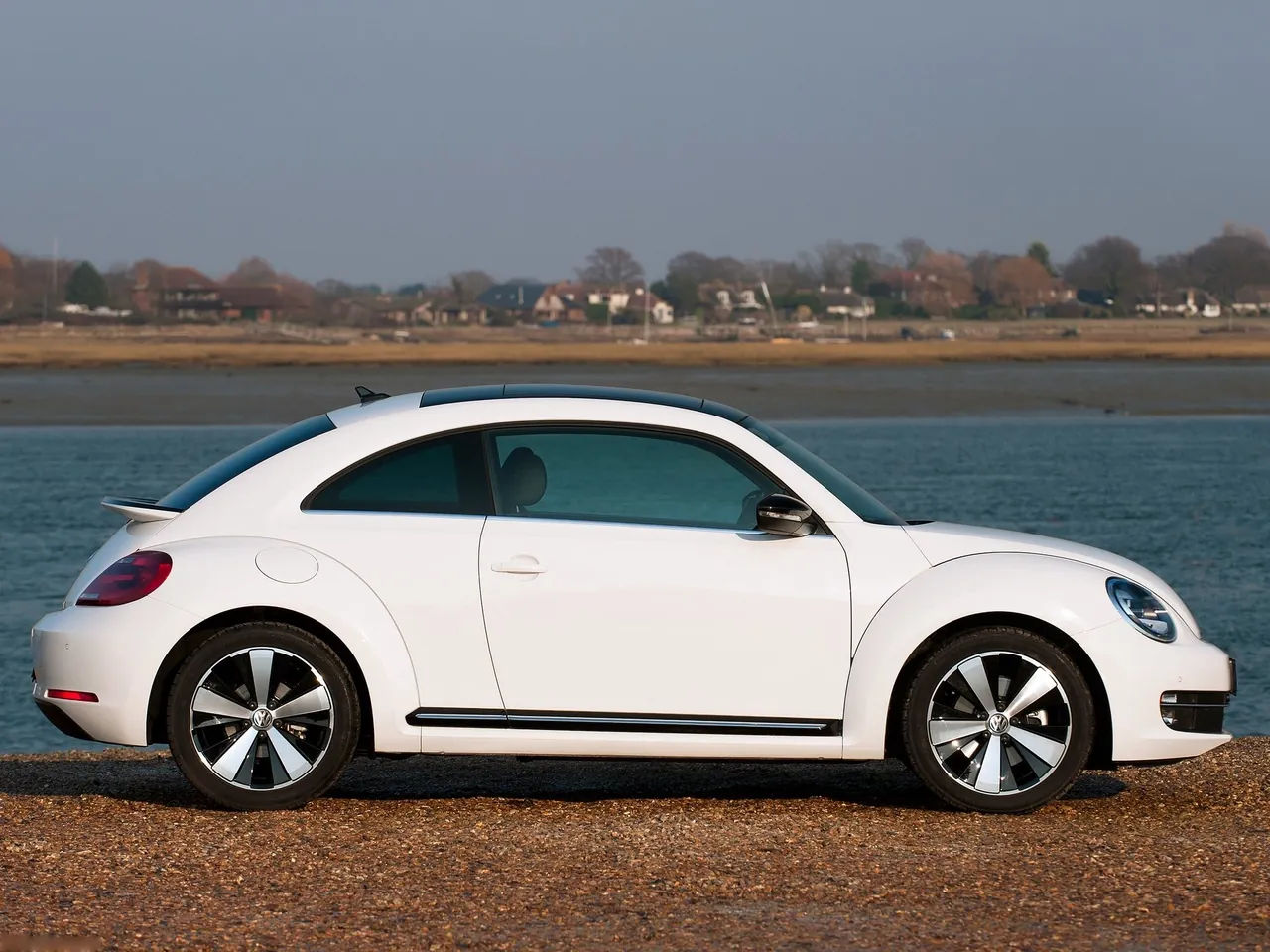Volkswagen Beetle (2012) - Side Profile