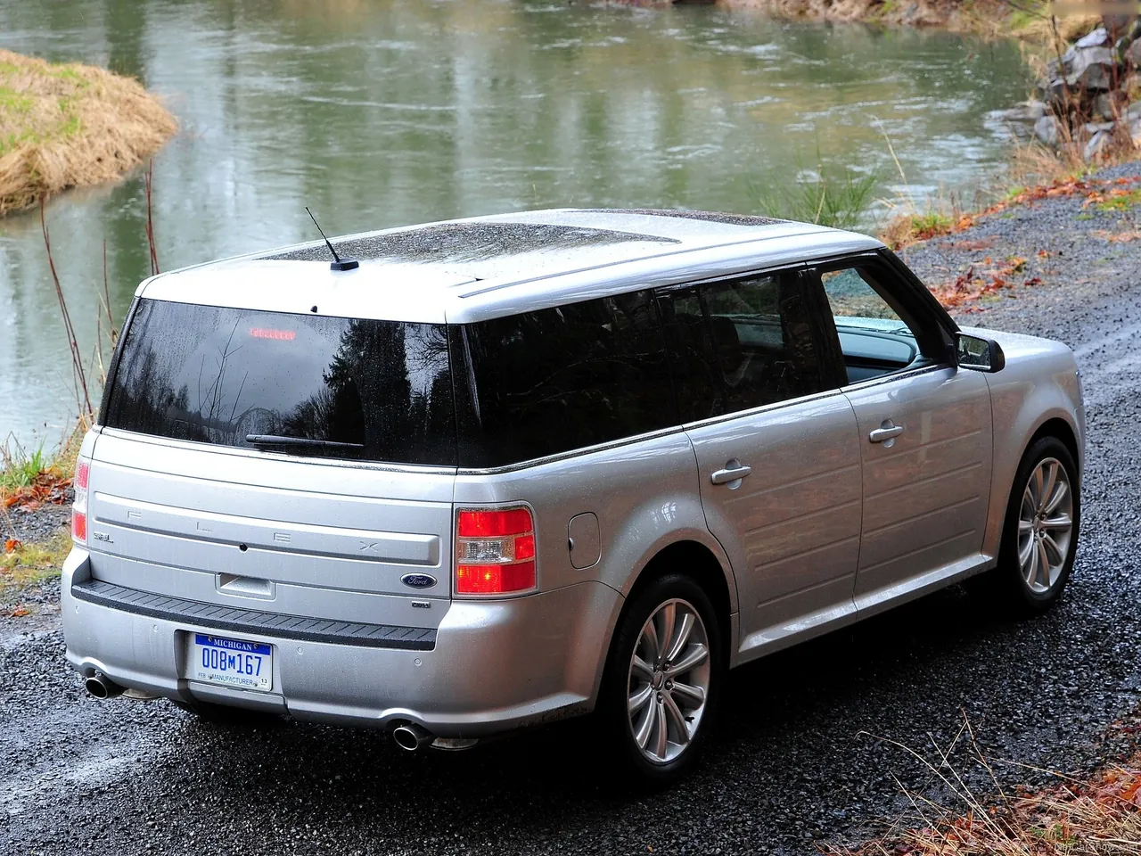 Ford Flex (2013) – zadní tříčtvrteční pohled