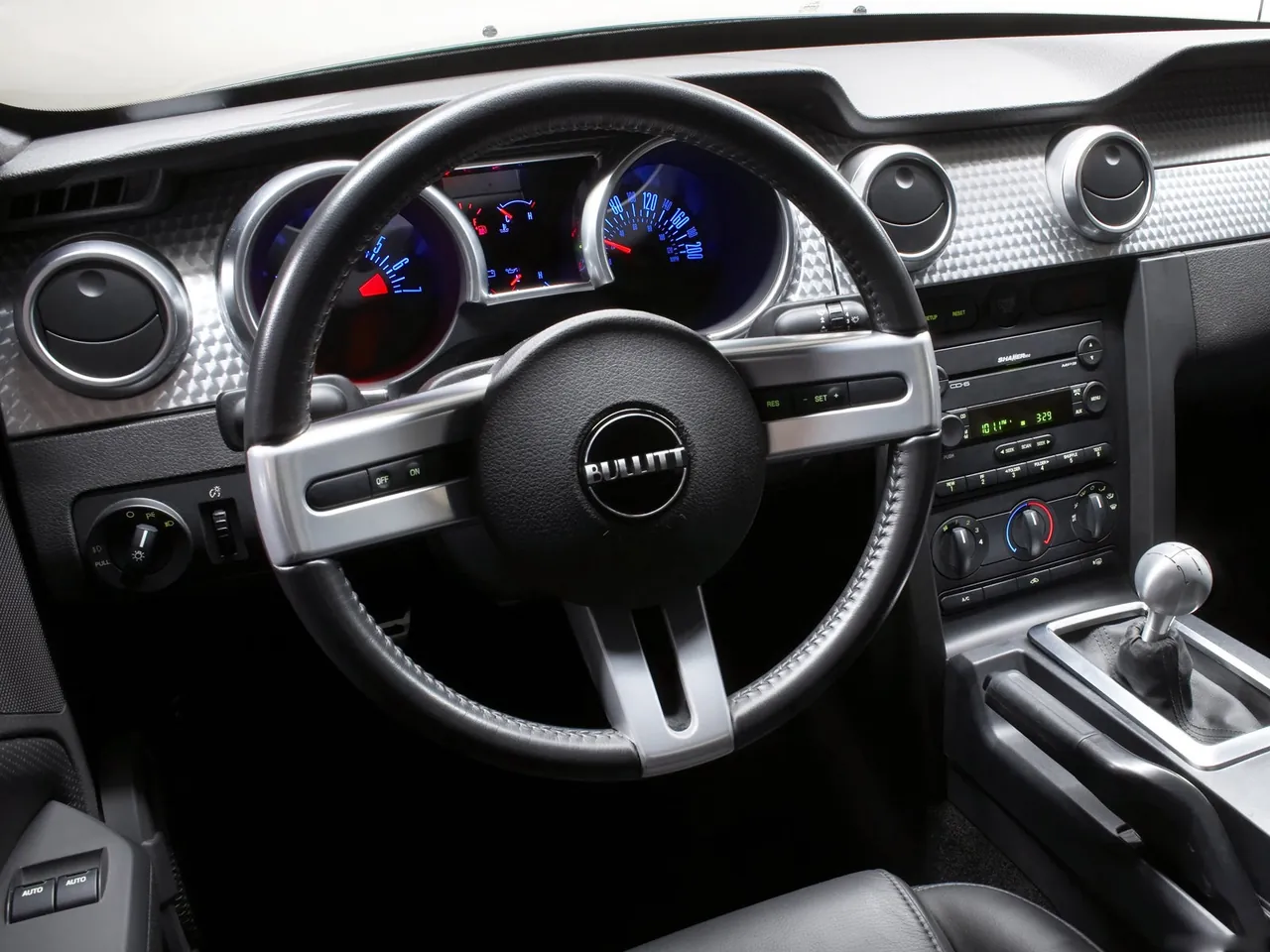 Ford Mustang Bullitt (2008) – interiér