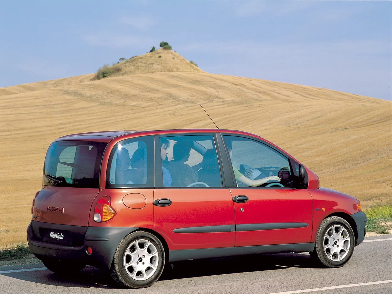 Fiat Multipla (2002) – zadní tříčtvrteční pohled