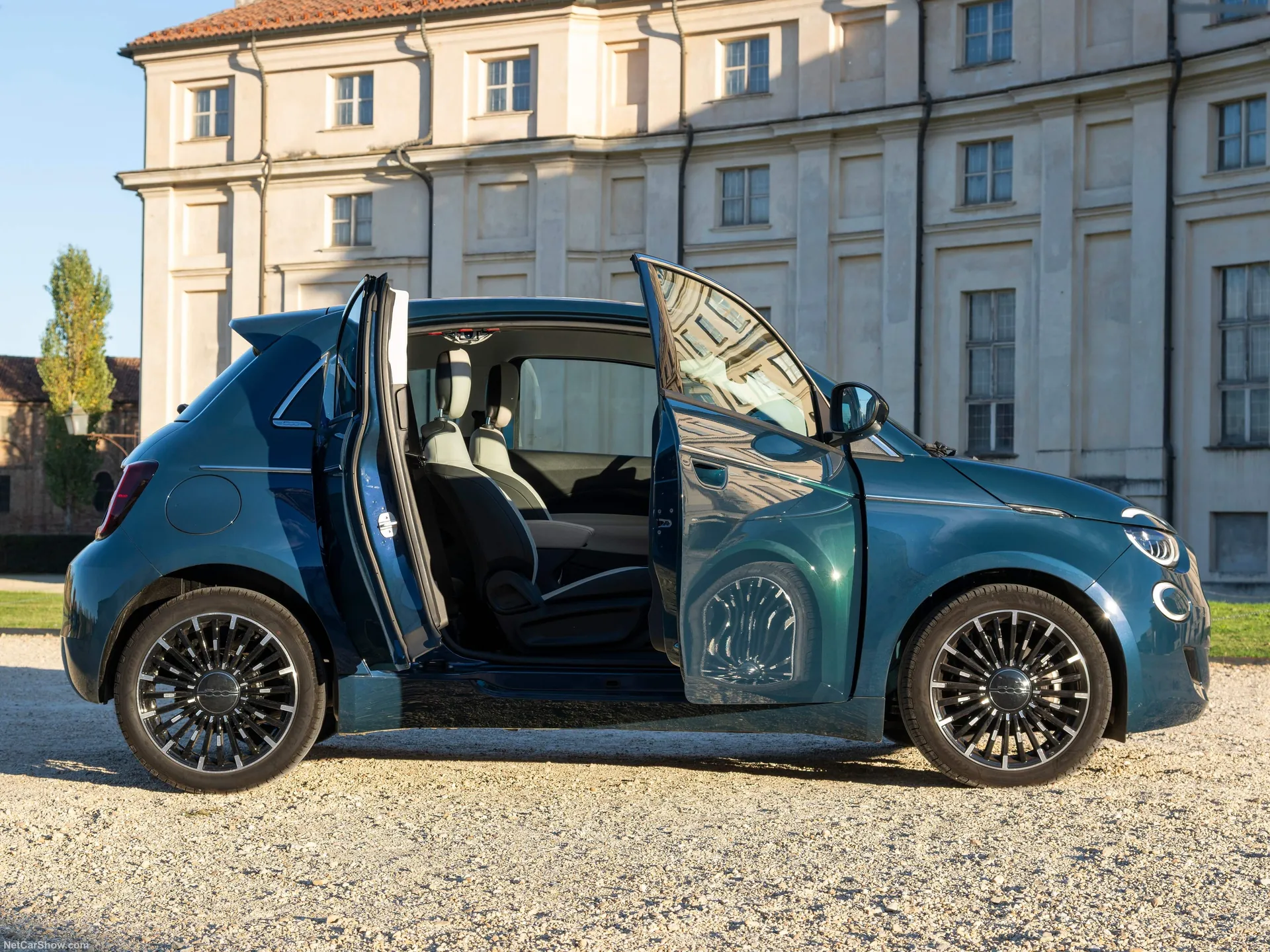 Fiat 500 Hybrid (2026) – boční profil