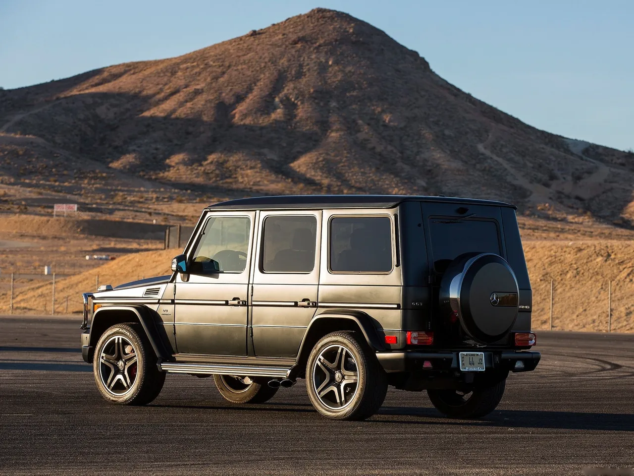 Mercedes-Benz G63 AMG (2013) – zadní tříčtvrteční pohled