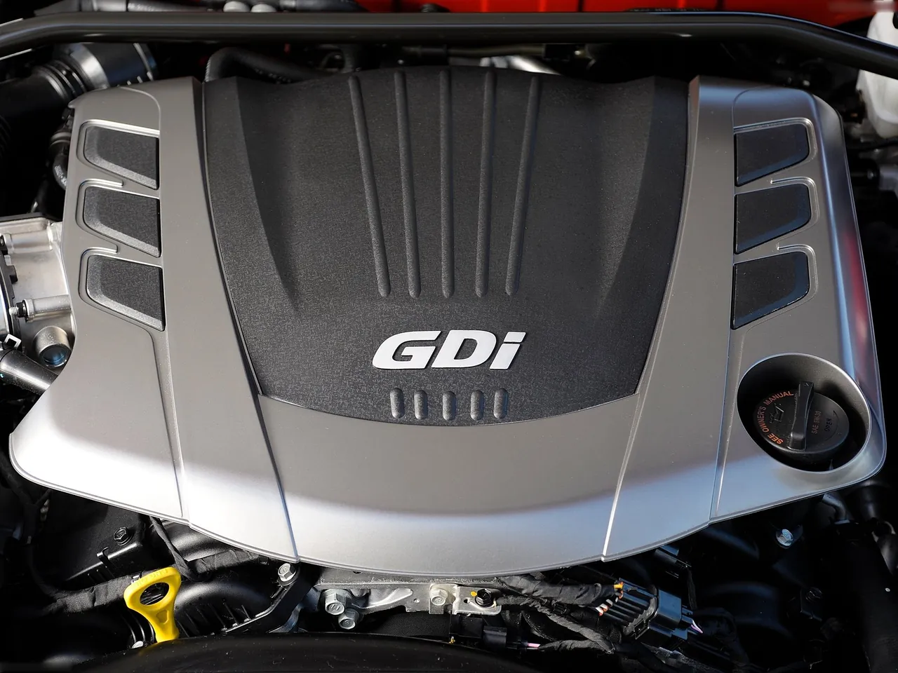 Hyundai Genesis Coupe (2013) – motorový prostor