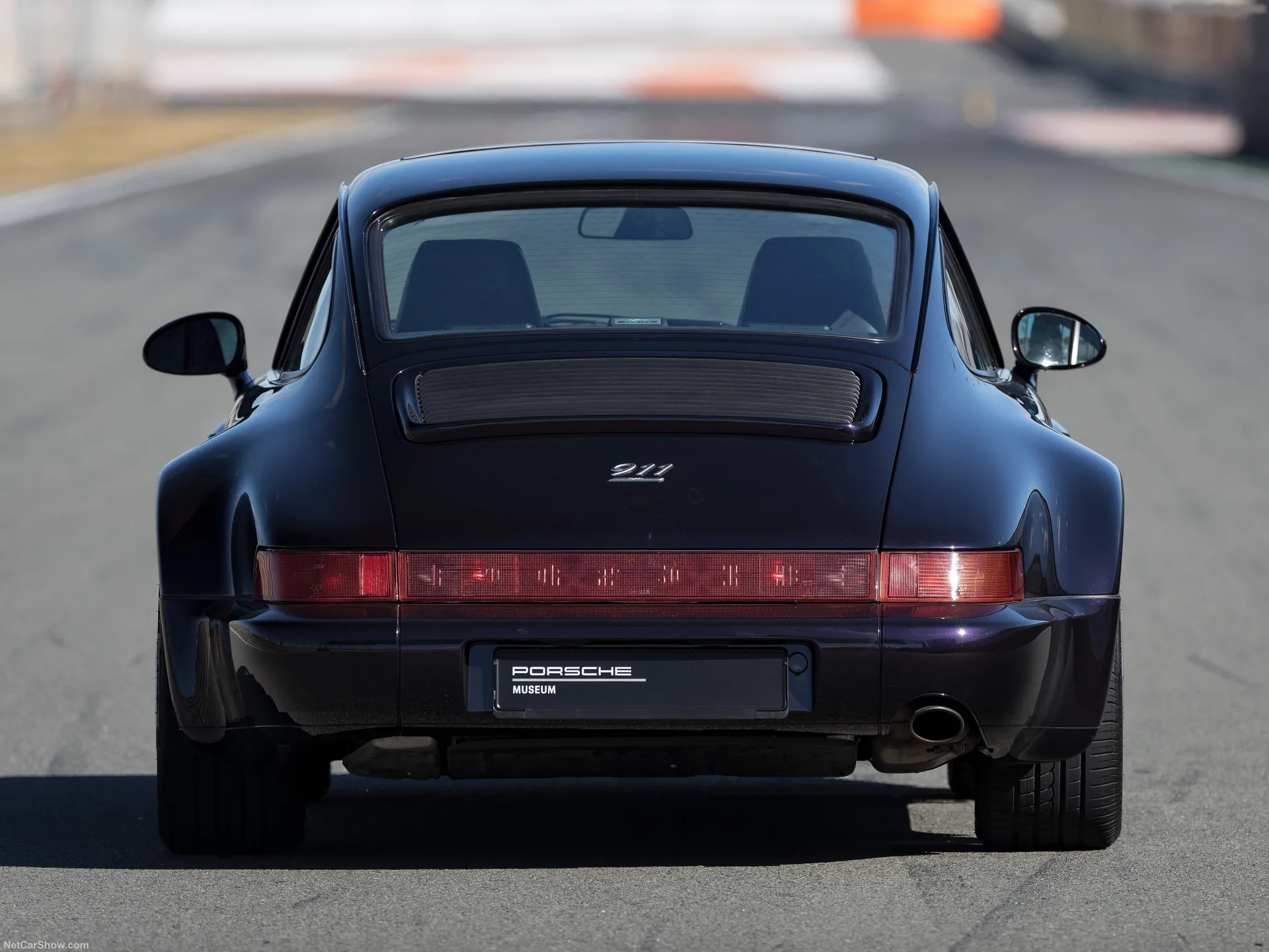 Porsche 911 Carrera 4 30 Years Edition (1993) - Rear