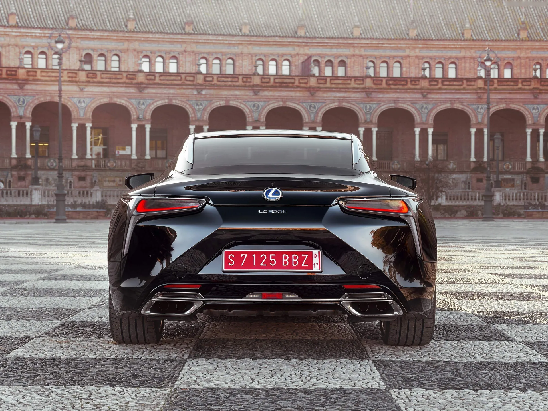 Lexus LC 500h (2018) – zezadu