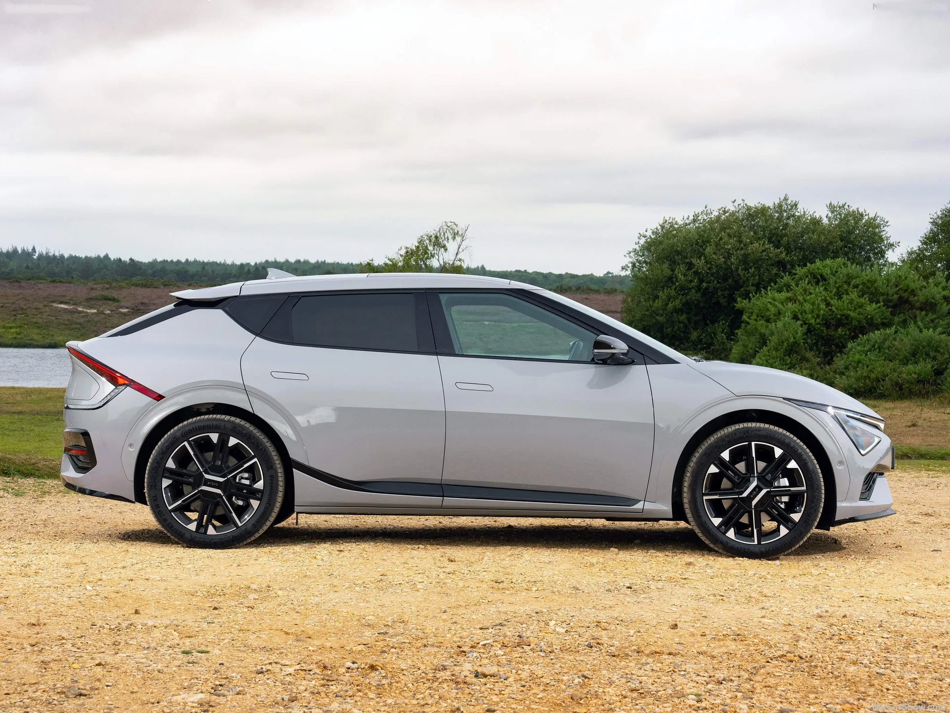 Kia EV6 [UK] (2025) – boční profil