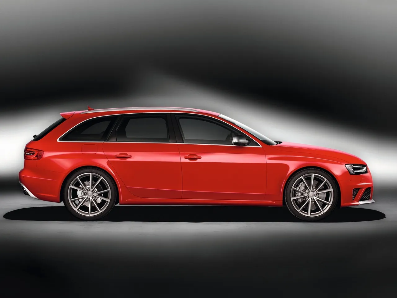 Audi RS4 Avant (2013) – boční profil