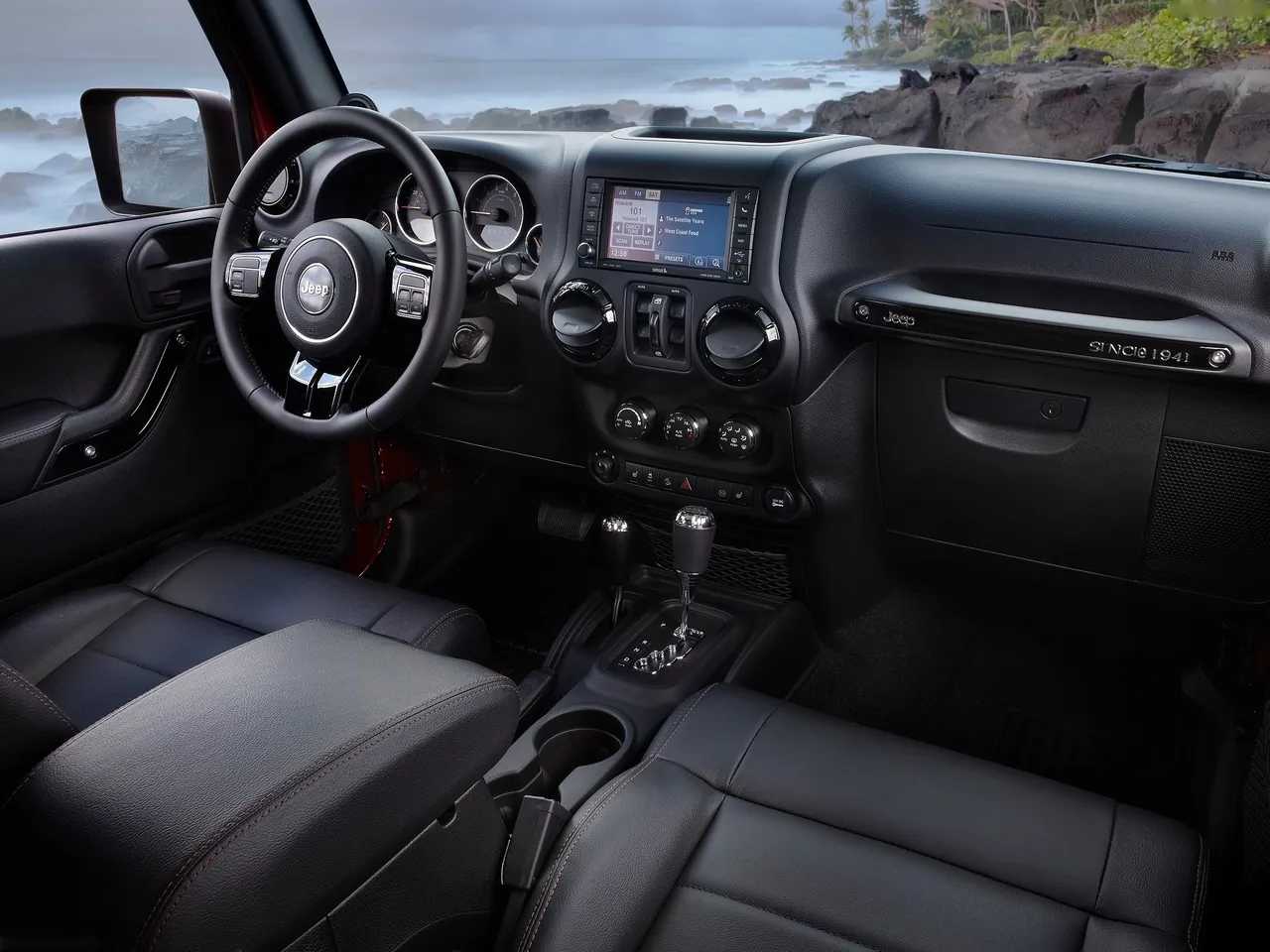 Jeep Wrangler Unlimited Altitude (2012) - Interior