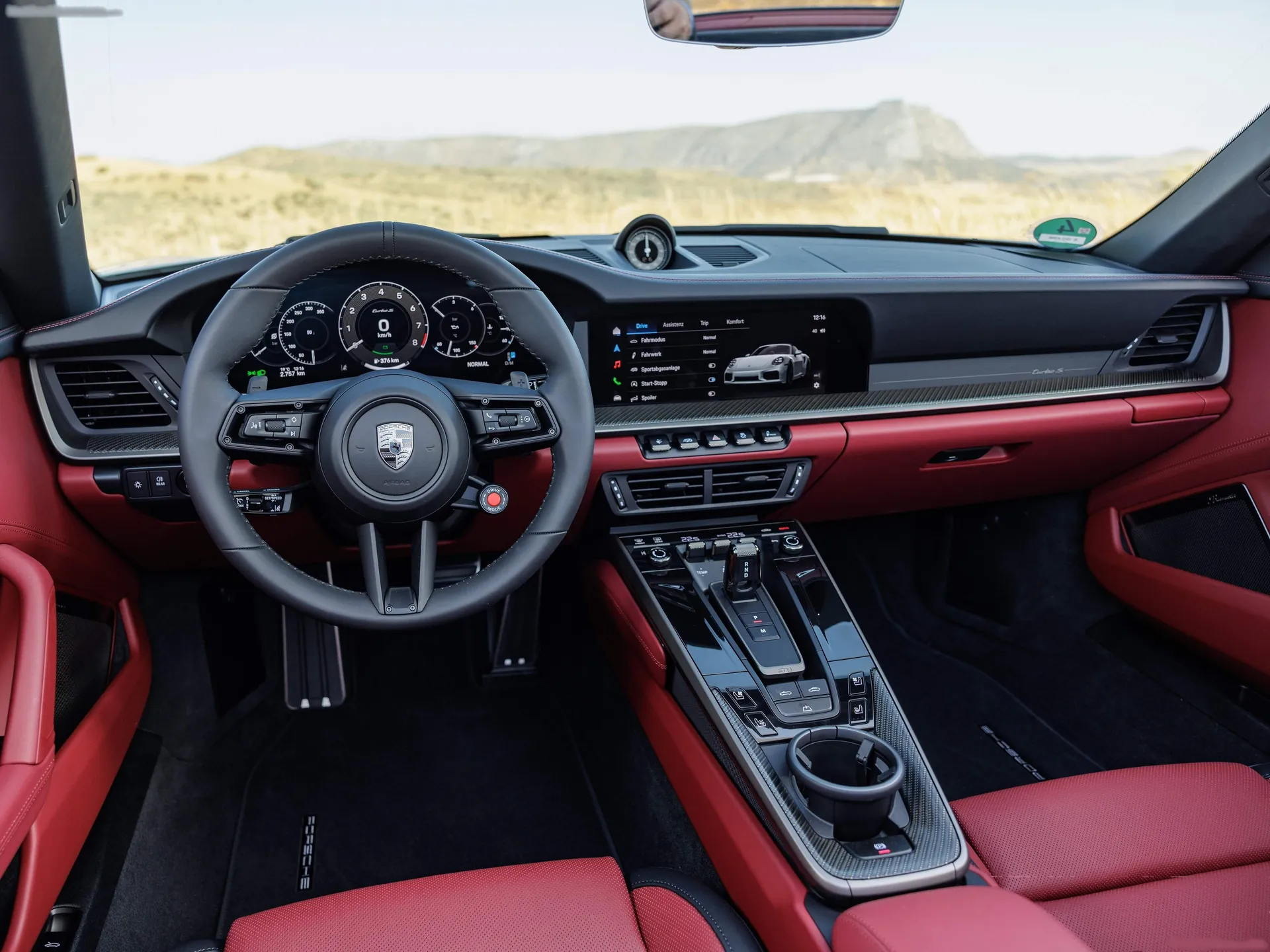 Porsche 911 Turbo S Cabriolet (2026) – interiér