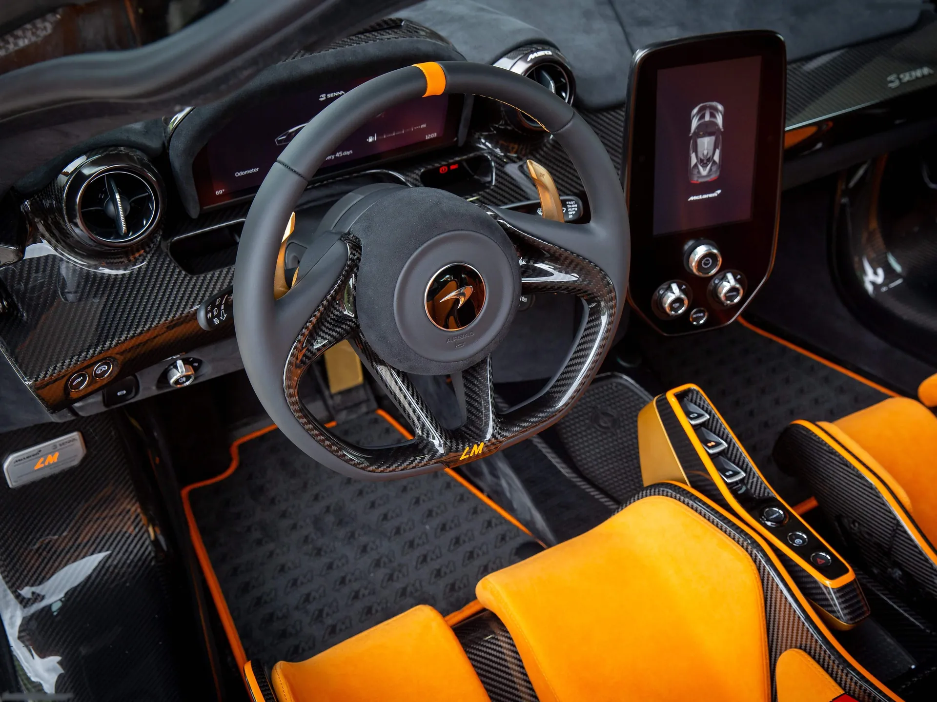 McLaren Senna LM (2020) – interiér