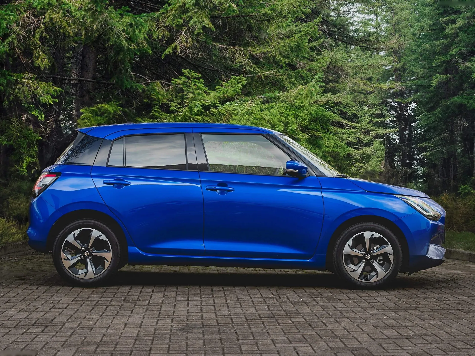 Suzuki Swift (2024) – boční profil