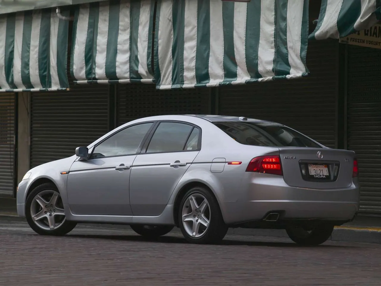 Acura TL (2005) – zadní tříčtvrteční pohled
