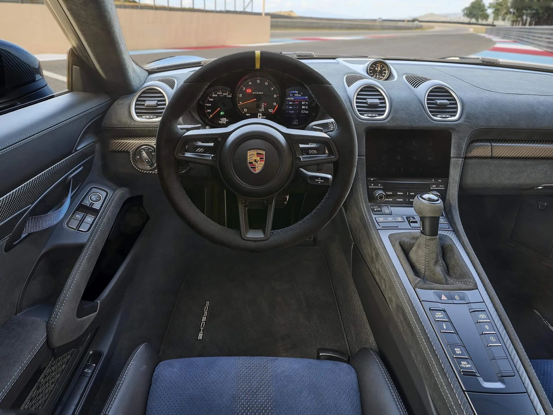 Porsche 718 Cayman GT4 RS (2022) - Interior