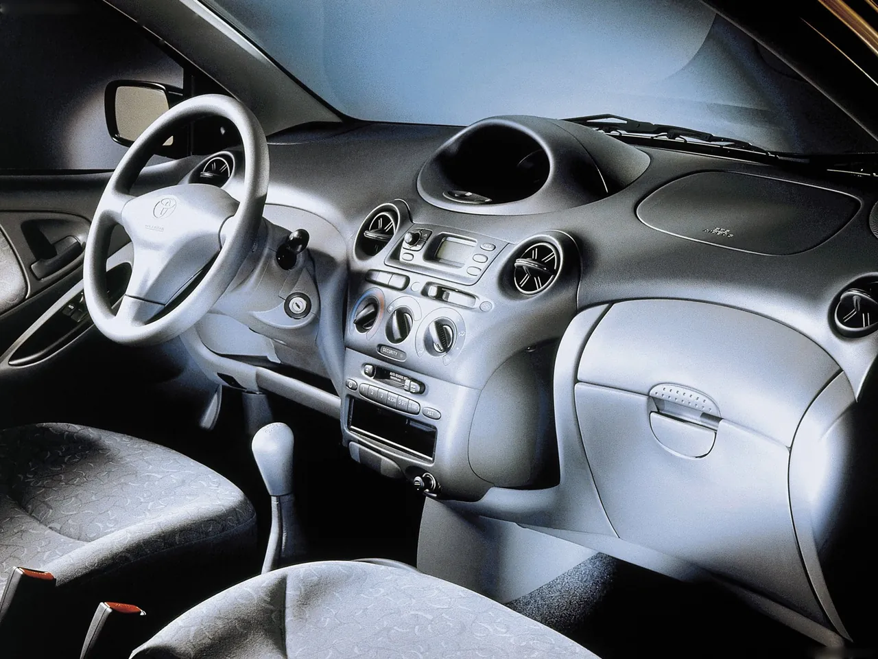 Toyota Yaris (1999) - Interior
