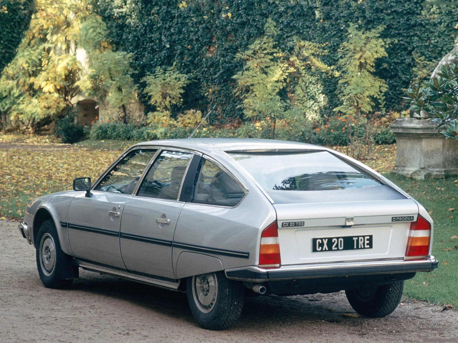 Citroen CX 20 TRE (1983) – zadní tříčtvrteční pohled