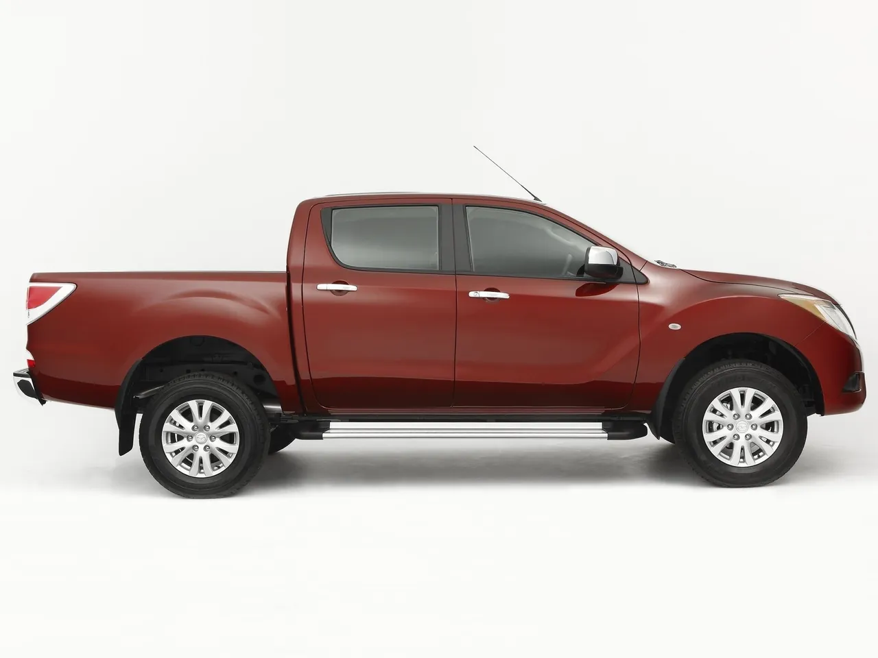 Mazda BT-50 (2012) – boční profil