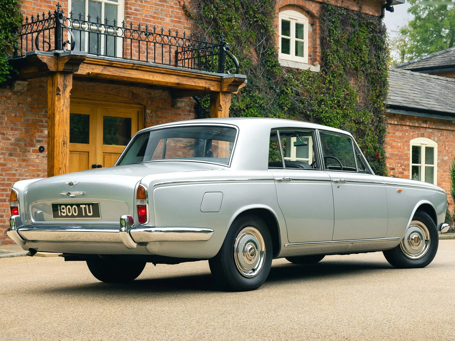 Bentley T-Series (1965) – zadní tříčtvrteční pohled