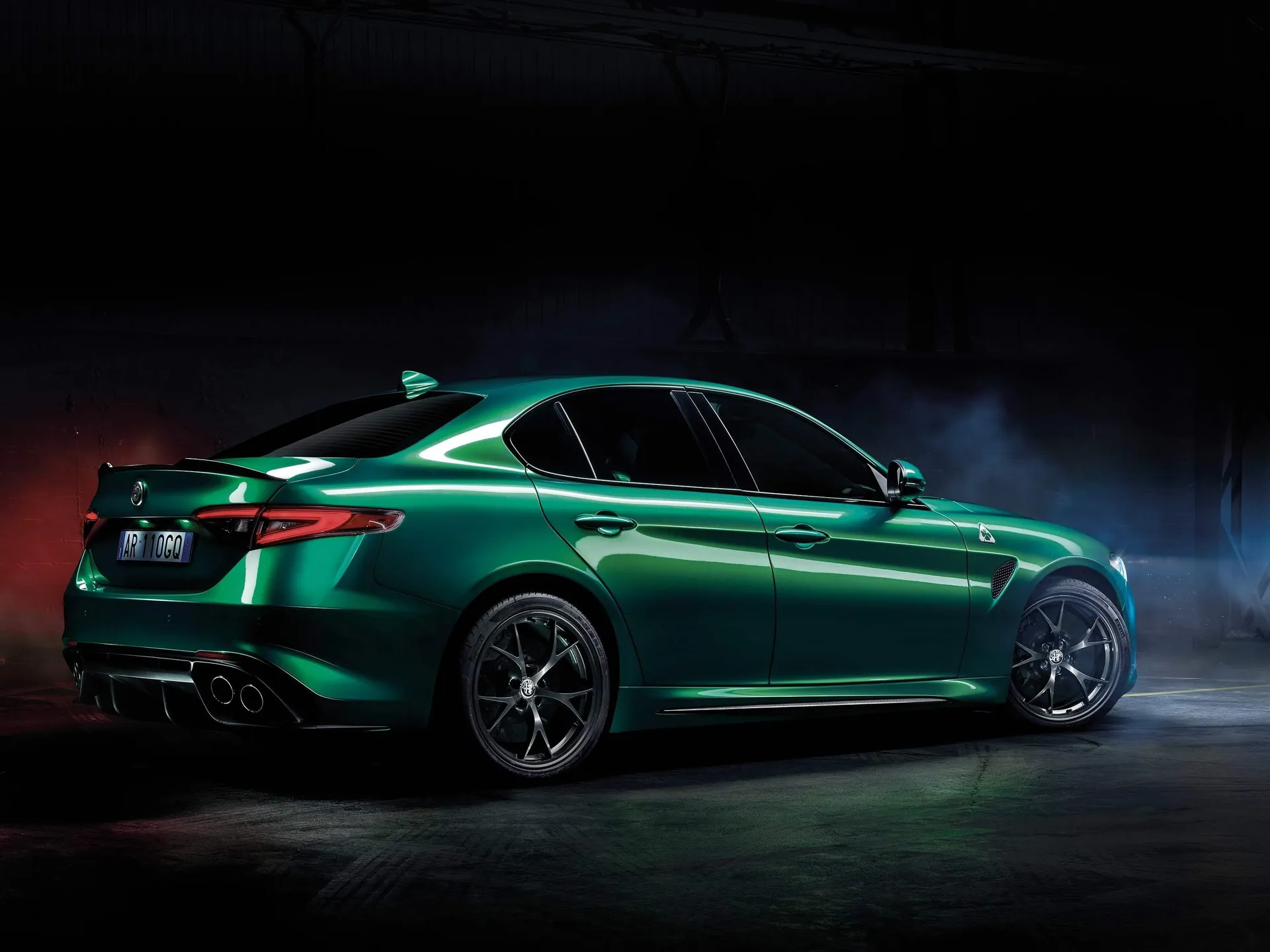 Alfa Romeo Giulia Quadrifoglio (2020) – zadní tříčtvrteční pohled
