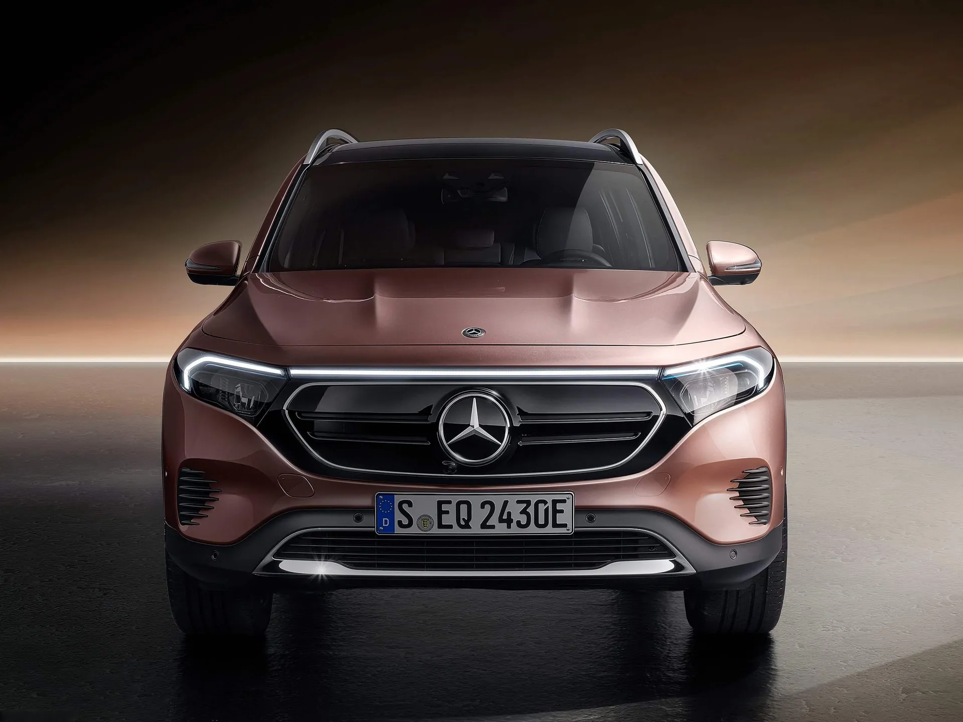Mercedes-Benz EQB (2022) - Front
