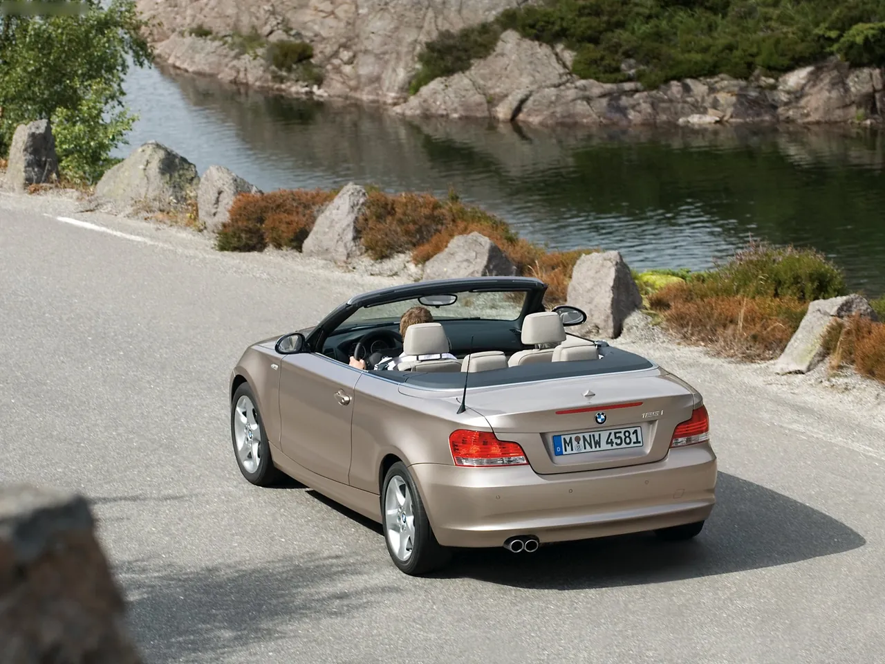 BMW 1-Series Cabrio (2008) – zadní tříčtvrteční pohled