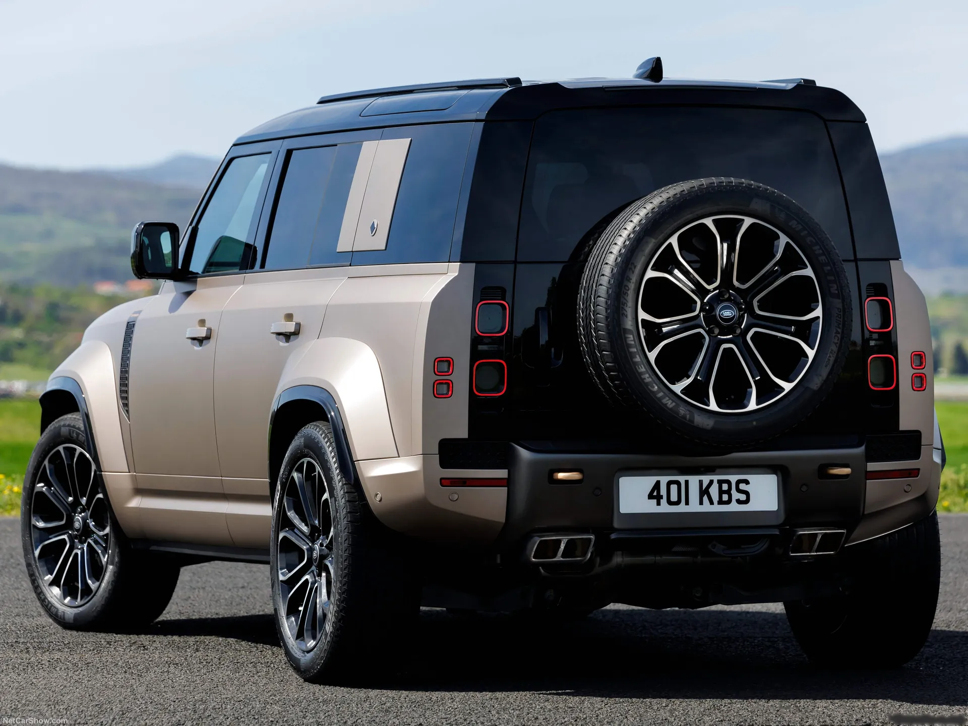 Land Rover Defender Octa (2025) - Rear Three-Quarter