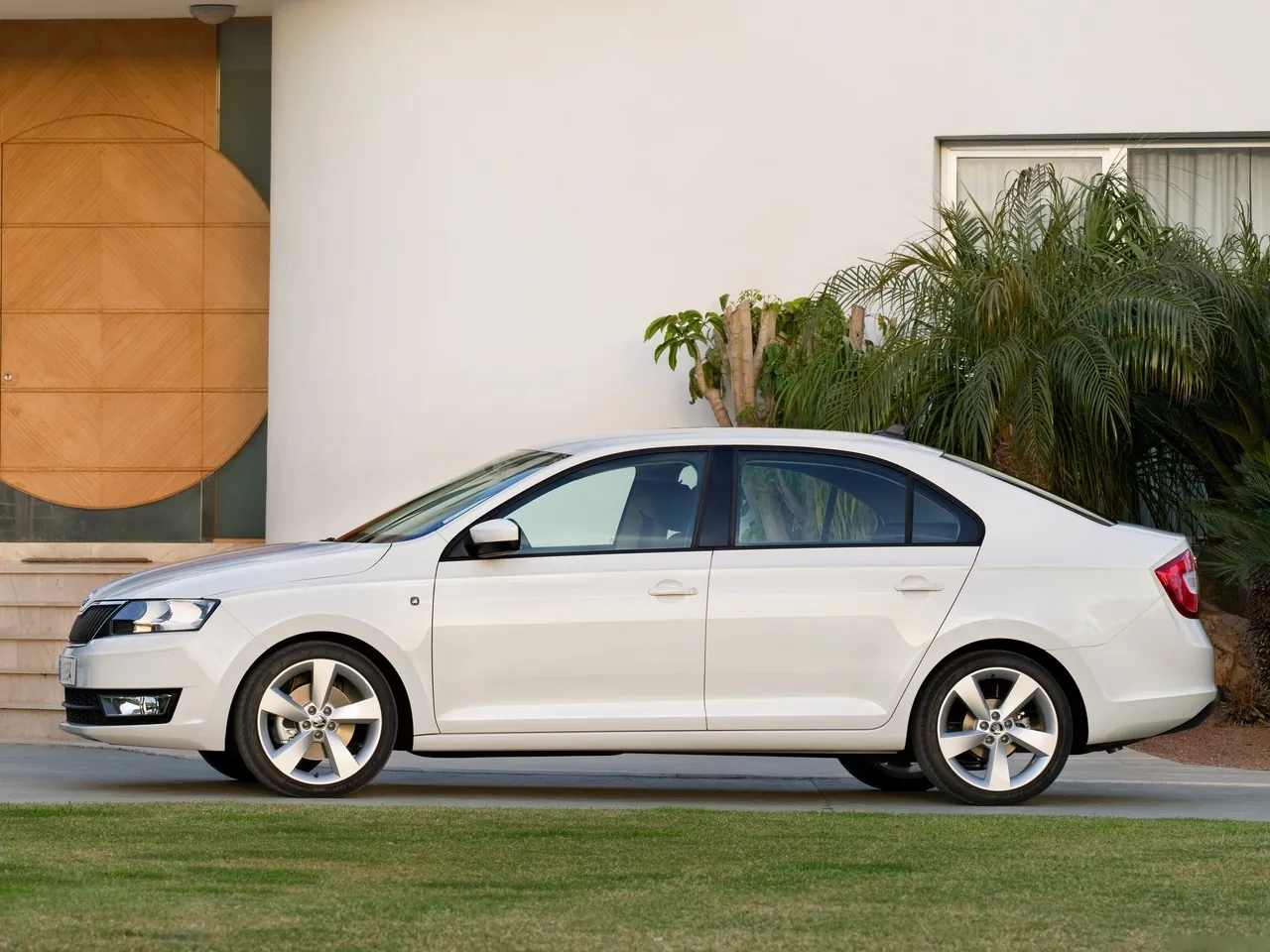 Skoda Rapid (2013) – boční profil