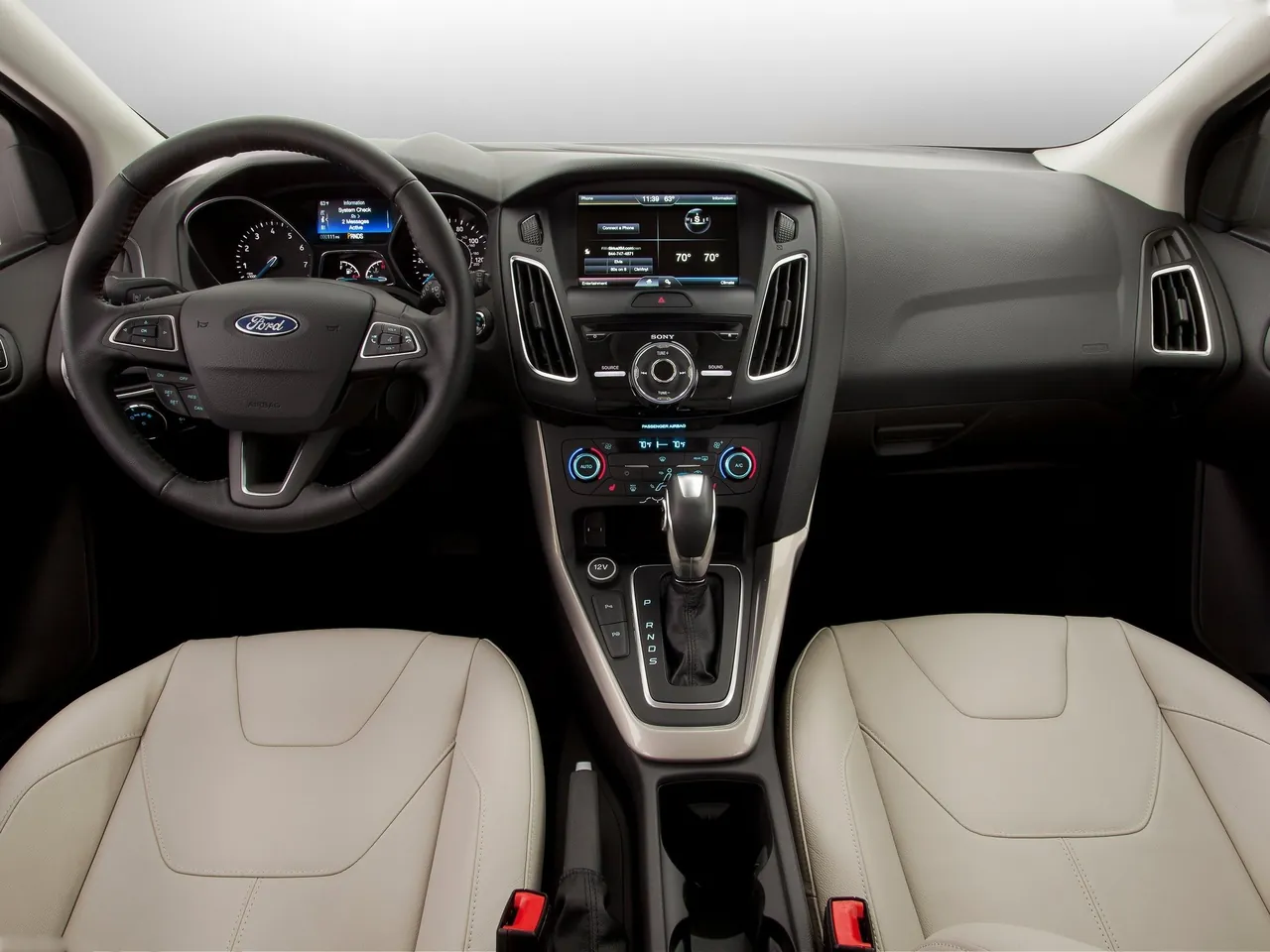 Ford Focus Sedan (2015) – interiér