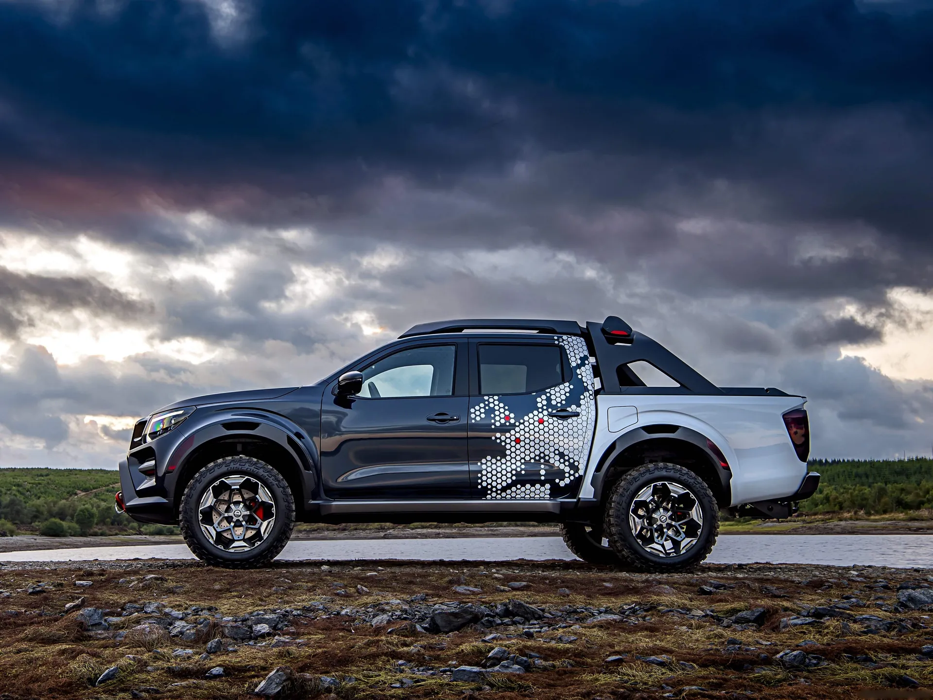 Nissan Navara Dark Sky Concept (2018) – boční profil