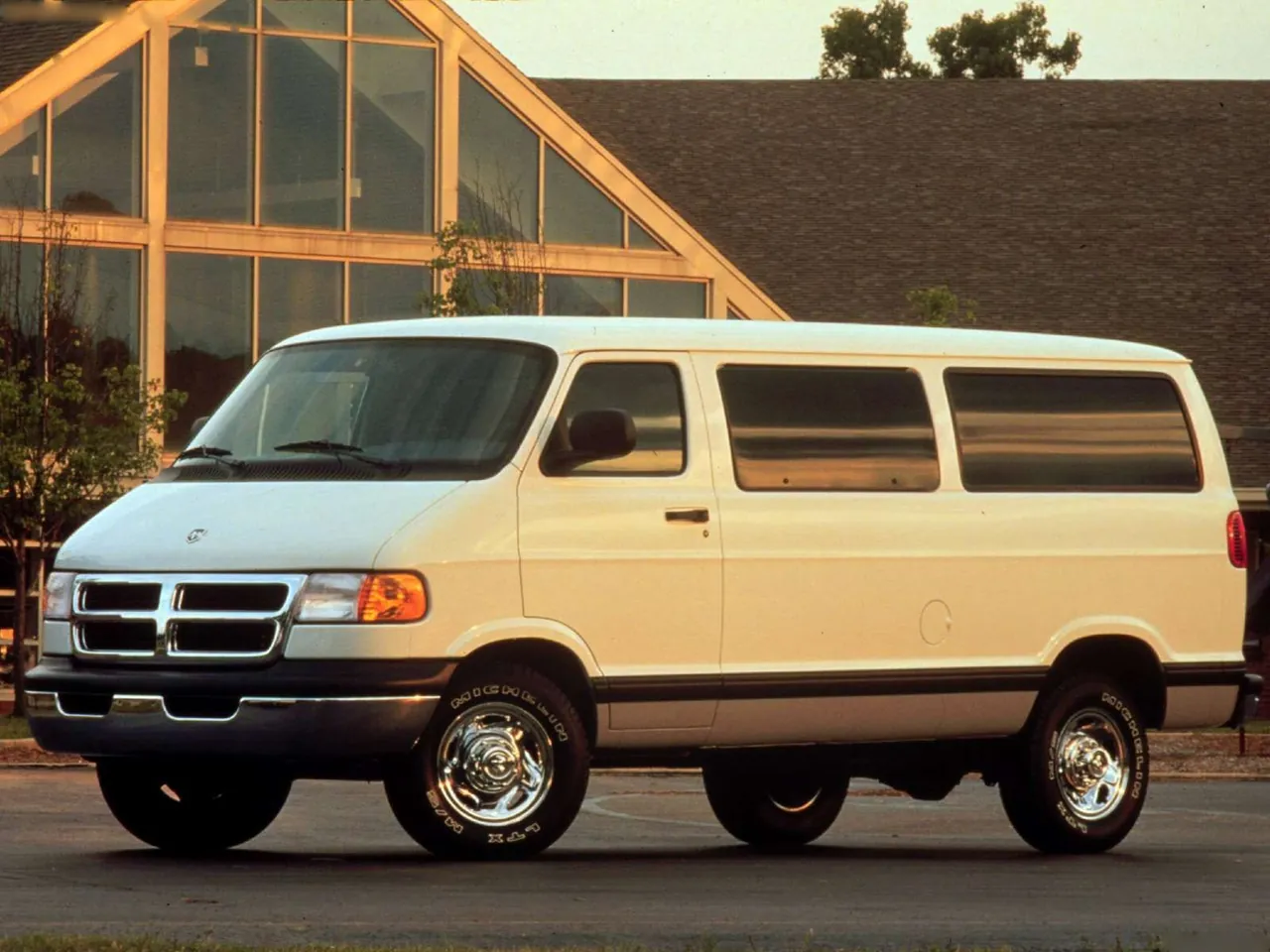 Dodge Ram Wagon (1998)