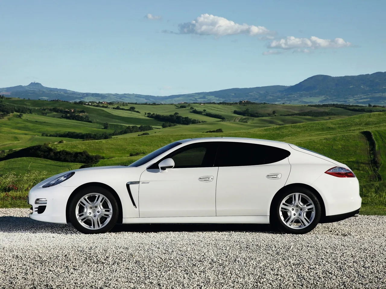 Porsche Panamera Diesel (2012) - Side Profile