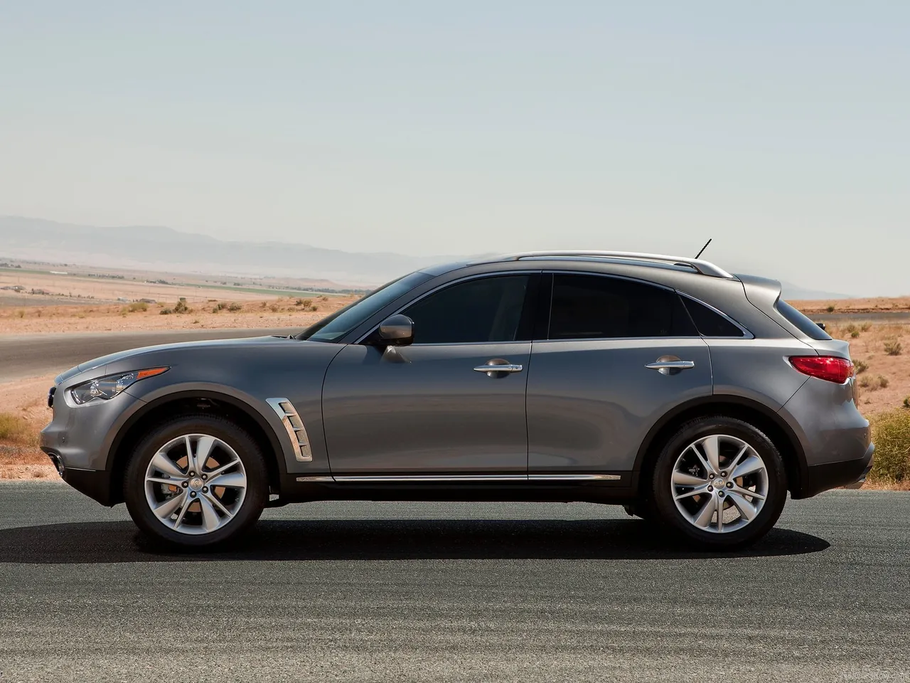 Infiniti FX (2012) – boční profil