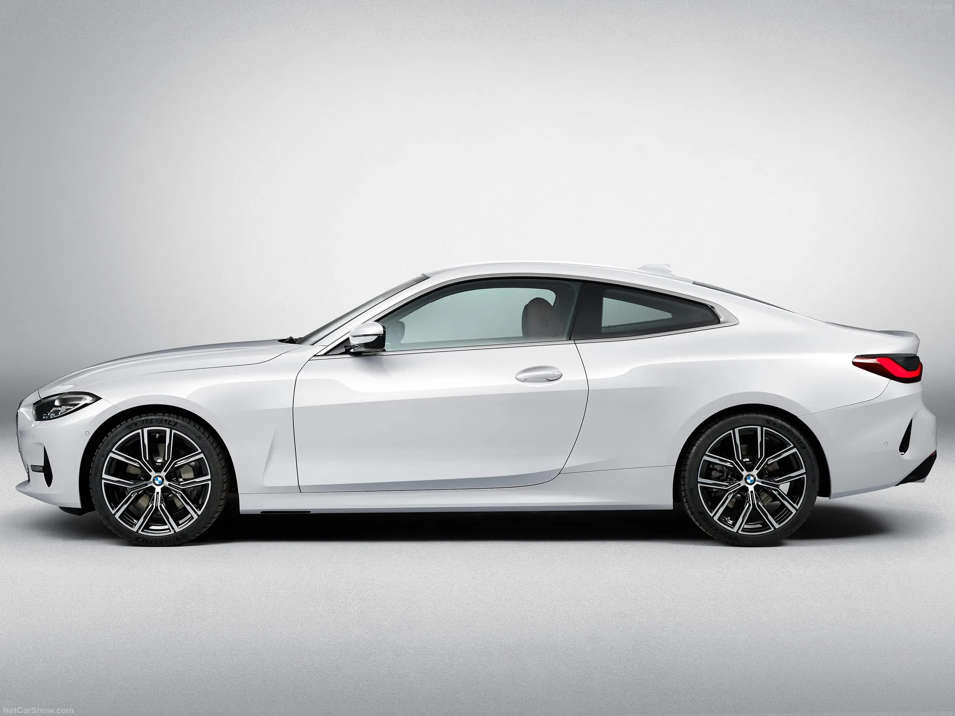 BMW 4-Series Coupe (2021) - Side Profile