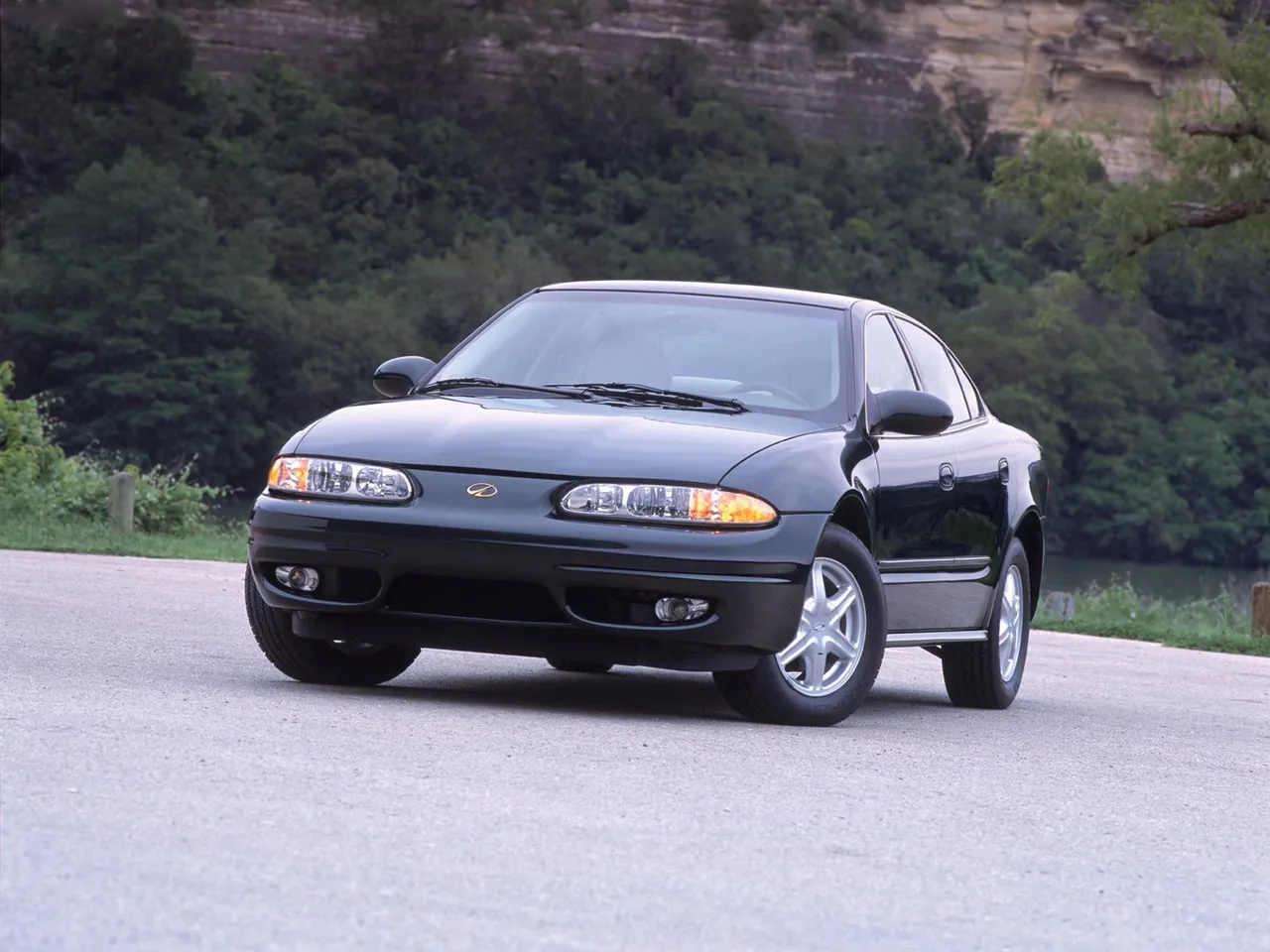 Oldsmobile Alero GL (2002)