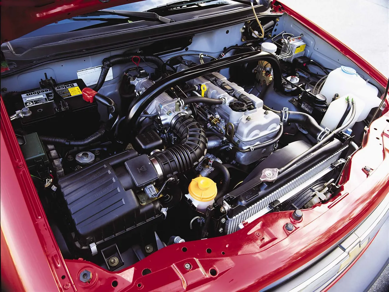 Chevrolet Tracker (2001) – motorový prostor