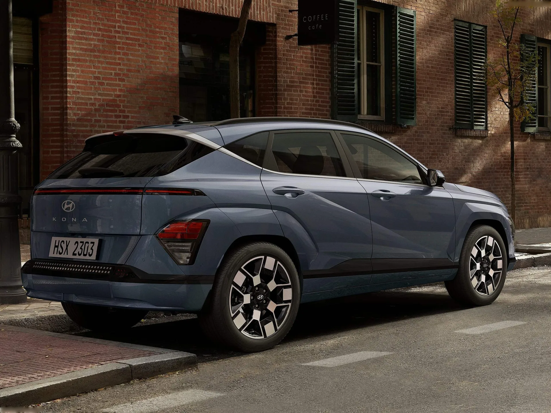 Hyundai Kona (2024) – zadní tříčtvrteční pohled