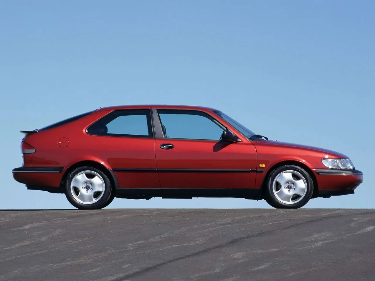 Saab 900 Coupe (1997) – boční profil