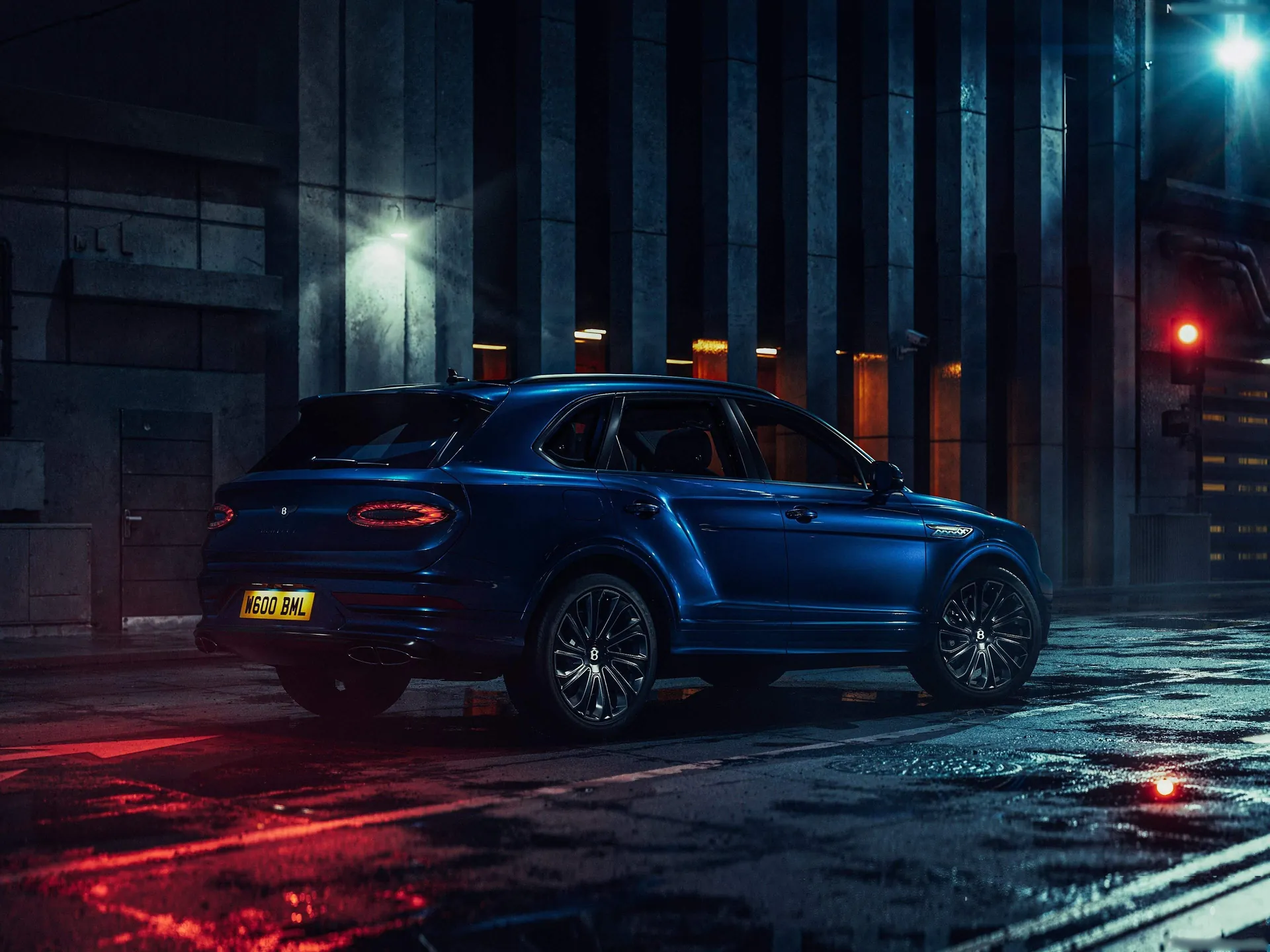 Bentley Bentayga Artenara Edition (2027) – zadní tříčtvrteční pohled