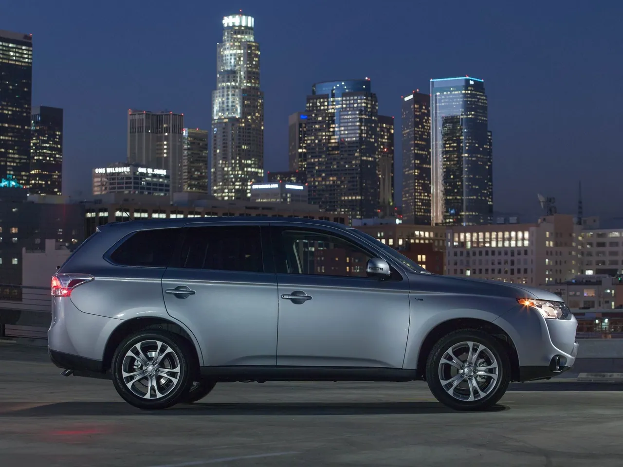 Mitsubishi Outlander [US] (2014) – boční profil